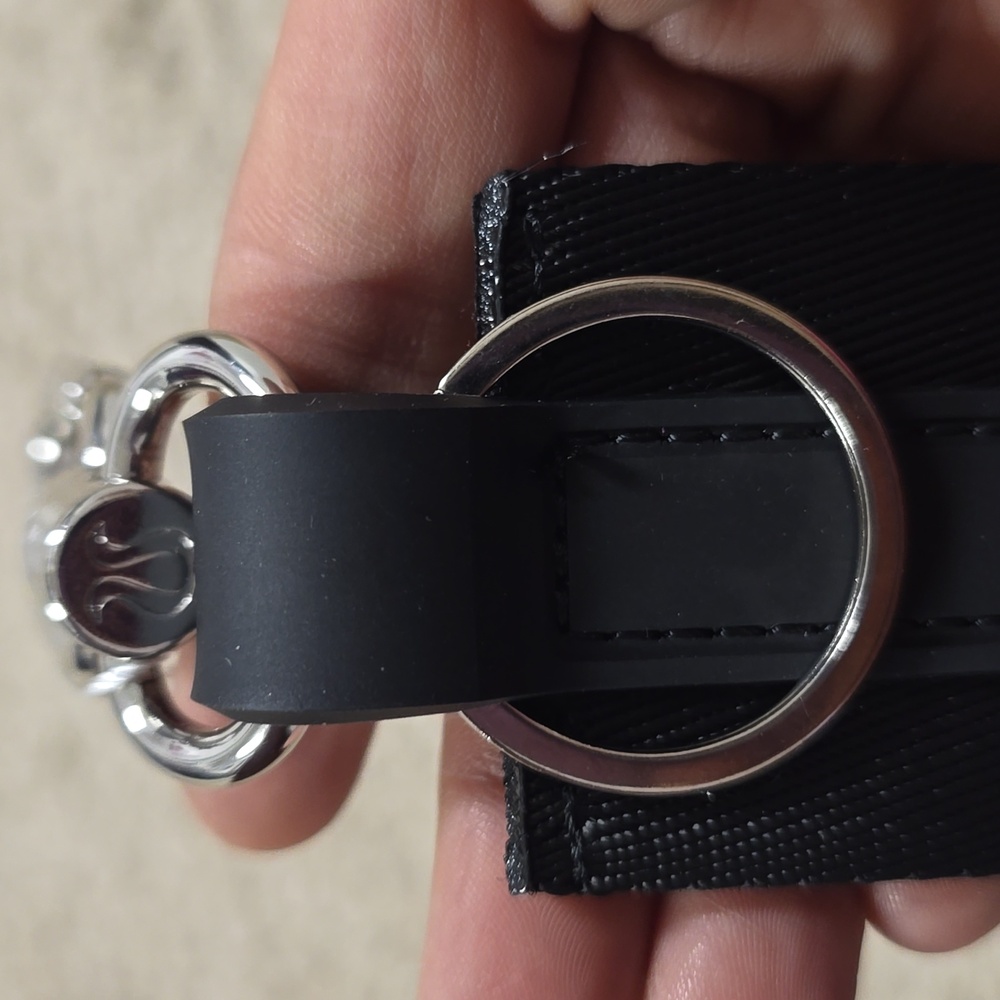 Lululemon Never Lost Keychain NWT Neutral Black/White - Picture 7 of 7